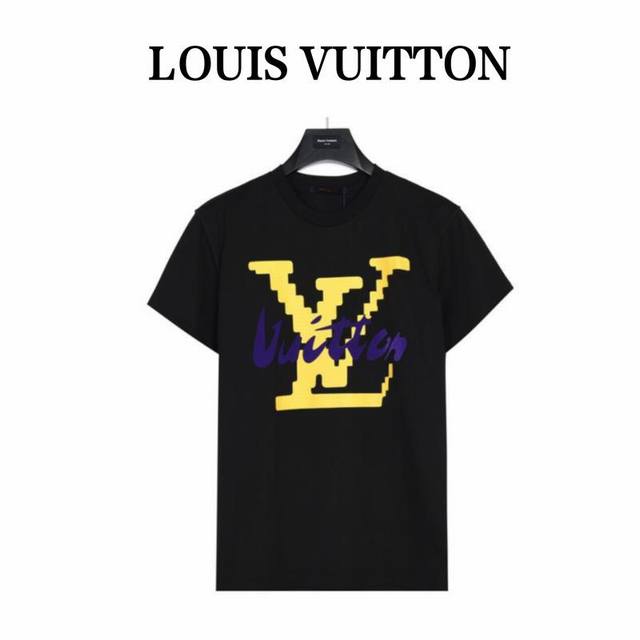Louis Vuitton 路易威登 22Ss 植绒草写字母及马赛克logo印花短袖t恤 面料采用280G高密度32支双纱纯棉面料 面料厚实且透气 不易变形 胸